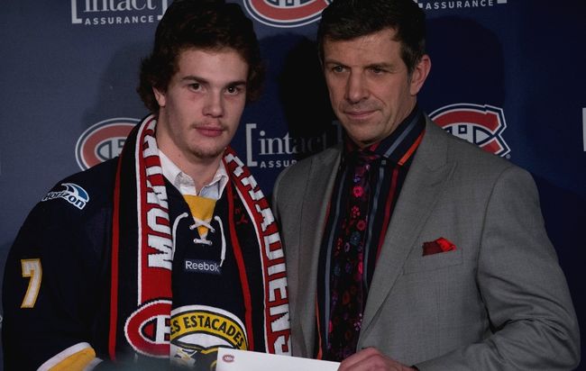 Guillaume Beaudoin en compagnie du directeur général des Canadiens, Marc Bergevin.
