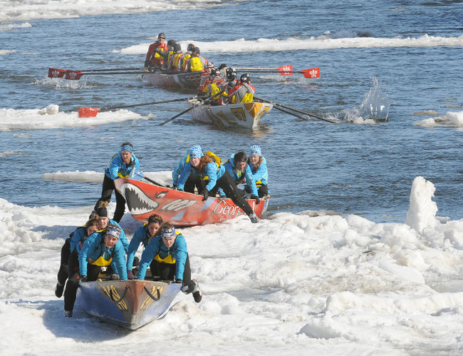 Plus de 200 canotiers braveront le froid et les glaces du fleuve Saint-Laurent, samedi, dans le cadre du quatrième Trois-Rivières Extrême.