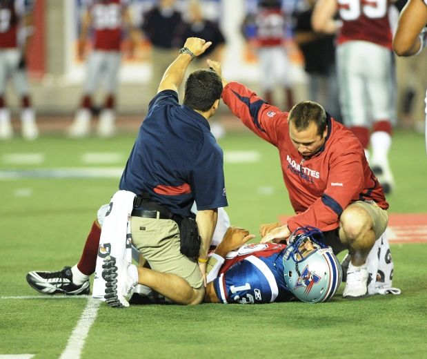 Anthony Calvillo a subi plusieurs commotions célébrales qui promettent aujourd’hui sa carrière.