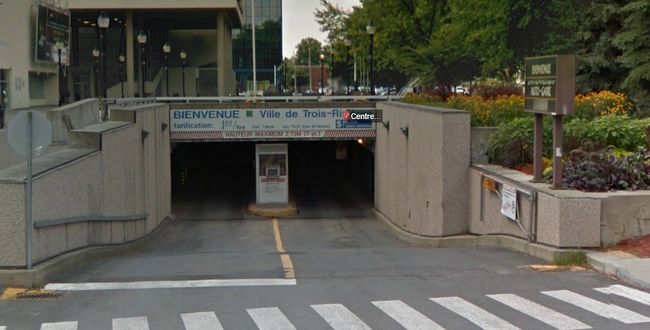 Une partie des espaces de stationnement de l'Autogare de l'Hôtel-de-Ville n'est pas accessible.
