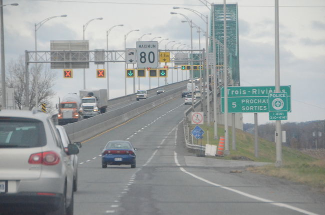 La vitesse du contrevenant était près de 160 km/h, alors que la limite permise sur le pont Laviolette est de 80 km/h.