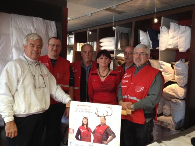 De gauche à droite: Michel Legault, coordonnateur d’Opération Nez rouge – section Nicolet-Bécancour, Francis Dupuis et André Leblanc, bénévoles, Luce Groleau, de la SAAQ, Alain Montembeault, directeur, et Louis Massicotte, trésorier.