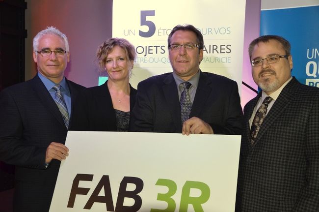 De gauche à droite, les quatre propriétaires de FAB 3R: Yves Lacroix, directeur général, Chantal Rochette, directrice-Développement des affaires, Martin Magny, directeur Qualité et développement durable, et Yves Auger, contrôleur.