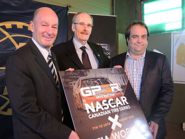 Le maire de Trois-Rivières, Yves Lévesque, le président de la Commission internationale des circuits de la FIA et de ASN/FIA Canada, Roger Peart, et le directeur général du GP3R, Dominic Fugère, étaient fiers d’annoncer la tenue du Championnat du monde FIA de rallycross à Trois-Rivières.