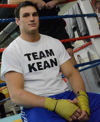L’accusé, le boxeur Simon Kean.