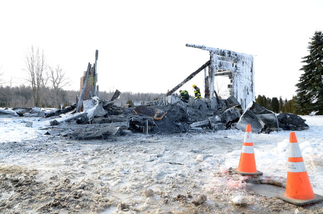 Les forts vents ont alimenté le brasier qui grugeait cette maison de Bécancour et le froid a ralenti les pompiers.