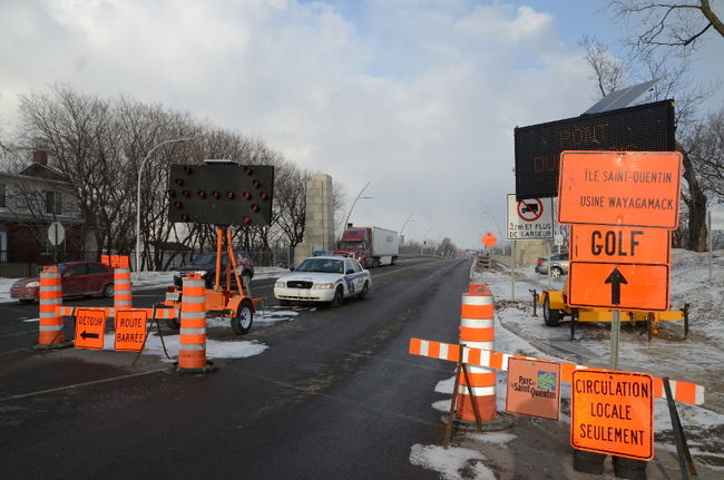 Vendredi soir, la chaussée est du pont Duplessis a été fermée illico presto après que des inspecteurs eurent découvert une fissure dans un chevêtre, sous une poutre d’acier.
