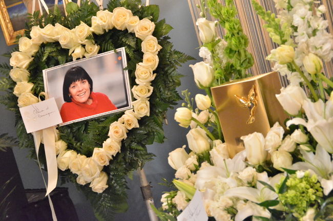 Près de 300 personnes sont venues rendre hommage à Ginette Leblanc samedi.