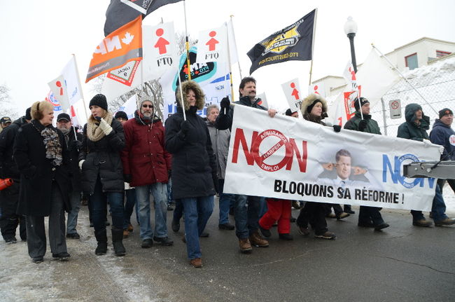 Une manifestation s’est tenue à Trois-Rivières et dans neuf autres villes du Québec samedi pour dénoncer la réforme de l’assurance-emploi.