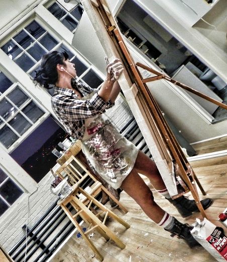 Ariane Blais à l’œuvre dans son atelier.