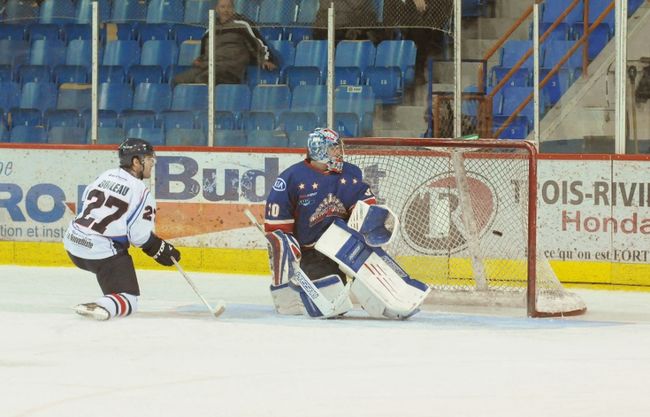 Stéphane Boileau a marqué le but vainqueur du Caron et Guay en s'échappant face au gardien Loïc Lacasse.