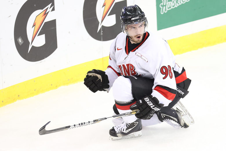 Dion Campbell a marqué le but vainqueur des Varsity Reds à la sixième minute de la deuxième période.