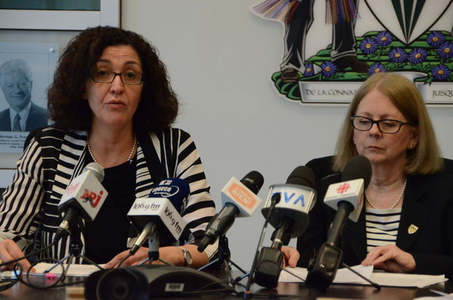 La rectrice de l’UQTR, Nadia Ghazzali, en compagnie de la présidente du conseil d’administration de l’institution, Michèle Laroche.