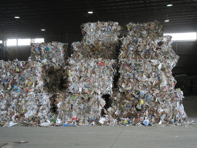 Le plastique récupéré par le centre de tri est prêt à être livré