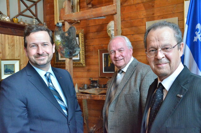 Yves-François Blanchet, ministre responsable de la Mauricie et du Centre-du-Québec, Claude Proulx, président du conseil d’administration de la Maison et atelier Rodolphe-Duguay et Alain Drouin, maire de Nicolet.
