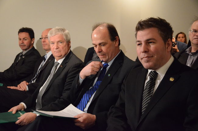 Le ministre du Tourisme, Pascal Bérubé, avec à sa droite le président de Tourisme Mauricie, Benoît Gauthier, et le président du CRÉ de la Mauricie, Gérard Bruneau.