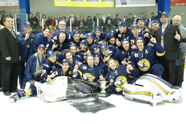 Les Estacades de Trois-Rivières ont été sacrés champions de la Coupe Dodge midget AAA.