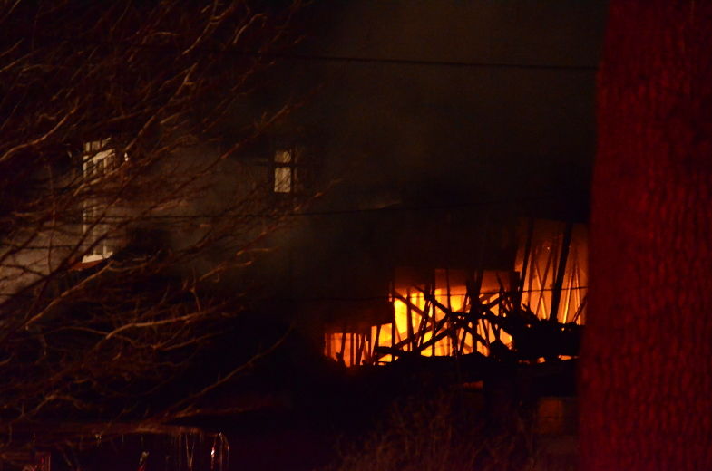 Maison ravagée par les flammes