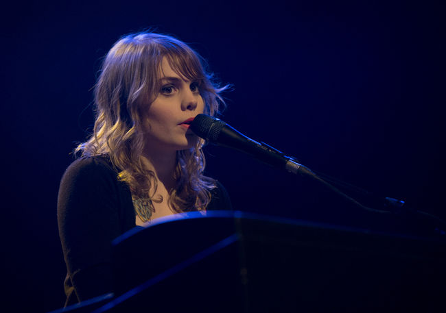Pour son spectacle au FestiVoix, Cœur de pirate ne sera pas seule au piano. Quatre musiciens accompagneront l’artiste.