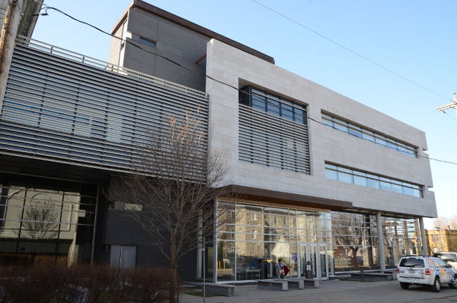 C’est cette partie du palais de justice de Trois-Rivières, construite de 2001 à 2003, qui sera examinée.