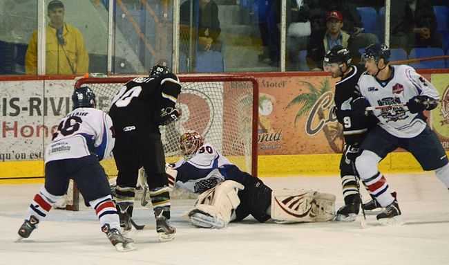 Le gardien David Guerrera a été laissé seul plus souvent qu'autrement dans la défaite du Caron et Guay 8-4.