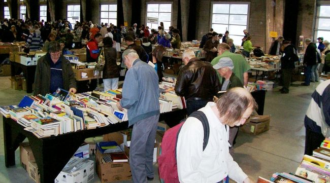 Au-delà de 70 000 livres usagés seront mis en vente à la Bâtisse industrielle le 11 mai prochain.