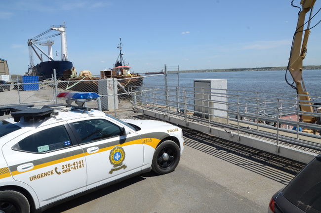 C'est un citoyen qui avait alerté les policiers lundi après avoir aperçu le cadavre flotter sur les eaux du Saint-Laurent.