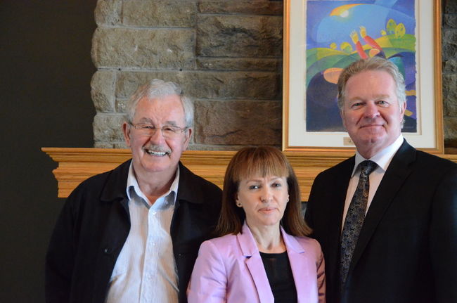 André Drolet, président de la Fondation pour les handicapés adultes de la Mauricie, Claude Tremblay, vice-présidente de la Fondation, et Serge Buchanan, président d’honneur du 11e tournoi de golf au profit de la Fondation.