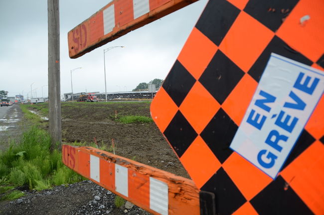 Aucun travailleur n'était à pied d'œuvre sur le chantier du viaduc de l'autoroute 55 à Bécancour, lundi matin.
