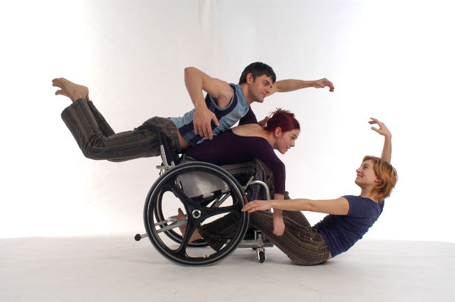 France Geoffroy, au centre, avec les deux cofondateurs de Corpuscule Danse, Isaac Savoie et Martine Lusignan.