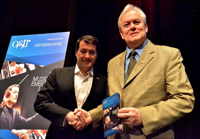 Sur la photo, maestro Jacques Lacombe est en compagnie de Jean-Marc Vanasse, président du conseil d’administration de l’OSTR.