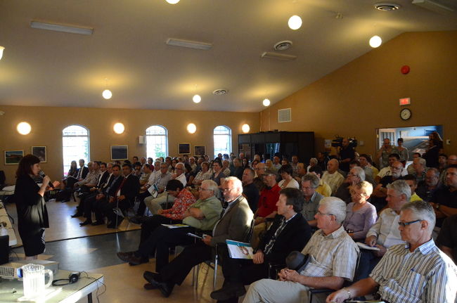 Le BAPE a tenu une séance d’information sur le projet d’usine d’engrais de la coopérative indienne IFFCO à Bécancour le 9 juillet. Plusieurs dirigeants de l’entreprise étaient sur place pour répondre aux questions des citoyens.