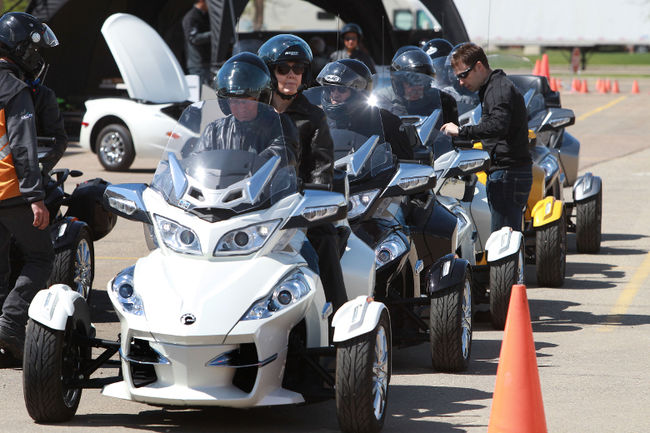Piloter un Spyder requiert une courte formation. 