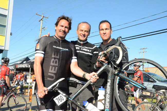 Dans l’ordre habituel: Pierre Karl Péladeau, Louis Garneau et Pierre Dion qui préside le cinquième Granfondo Garneau-Cascade présenté par Québecor.