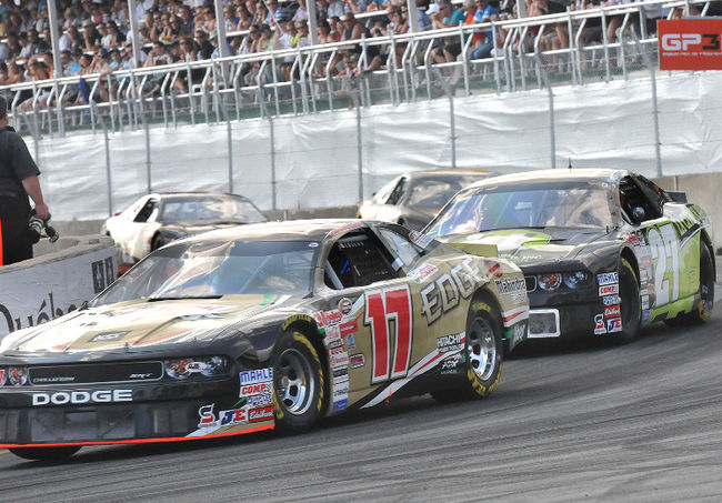 D.J. Kennington a pris les devants lors de la course en NASCAR Canadian Tire au GP3R.