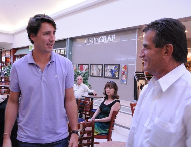 Justin Trudeau a rencontré plusieurs partisans du PLC lors de son passage à Trois-Rivières. 
