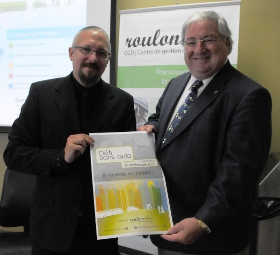 Le directeur général de Roulons VERT André Lavoie en compagnie du président de la STTR Michel Bronsard 