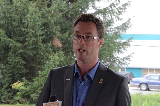 Karl Grondin lors de l’annonce de sa candidature à la mairie de Bécancour.