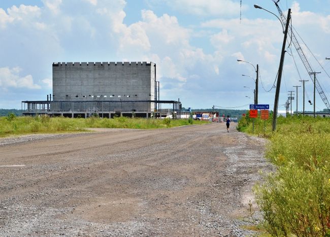 La construction de l’amphithéâtre accuse actuellement un léger retard.