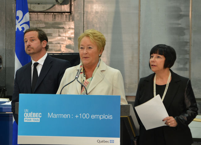 La première ministre Pauline Marois était de passage lundi à Trois-Rivières. On la voit ici chez Marmen, entourée du ministre responsable des régions de la Mauricie et du Centre-du-Québec, Yves-François Blanchet, et la ministre déléguée à la Politique industrielle et à la Banque de développement du Québec, Élaine Zakaïb.