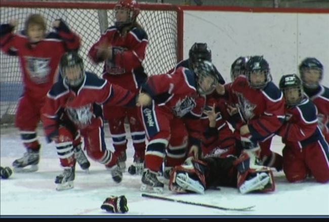 Les jeunes joueurs des Panthères de Nicolet célébraient toujours leur victoire lorsque la mauvaise nouvelle leur a été annoncée.