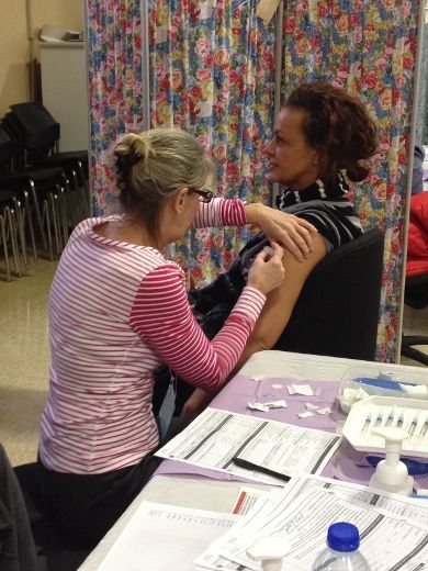 Le vaccin administré protège contre les souches du virus de la grippe actuellement en circulation, dont le type H1N1.