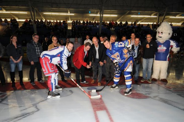 Le dimanche 5 octobre, le Blizard Cloutier Nord Sud recevait les Prédateurs de Laval pour le premier match de la saison locale au Colisée de Trois-Rivières. Mise en jeu officielle.