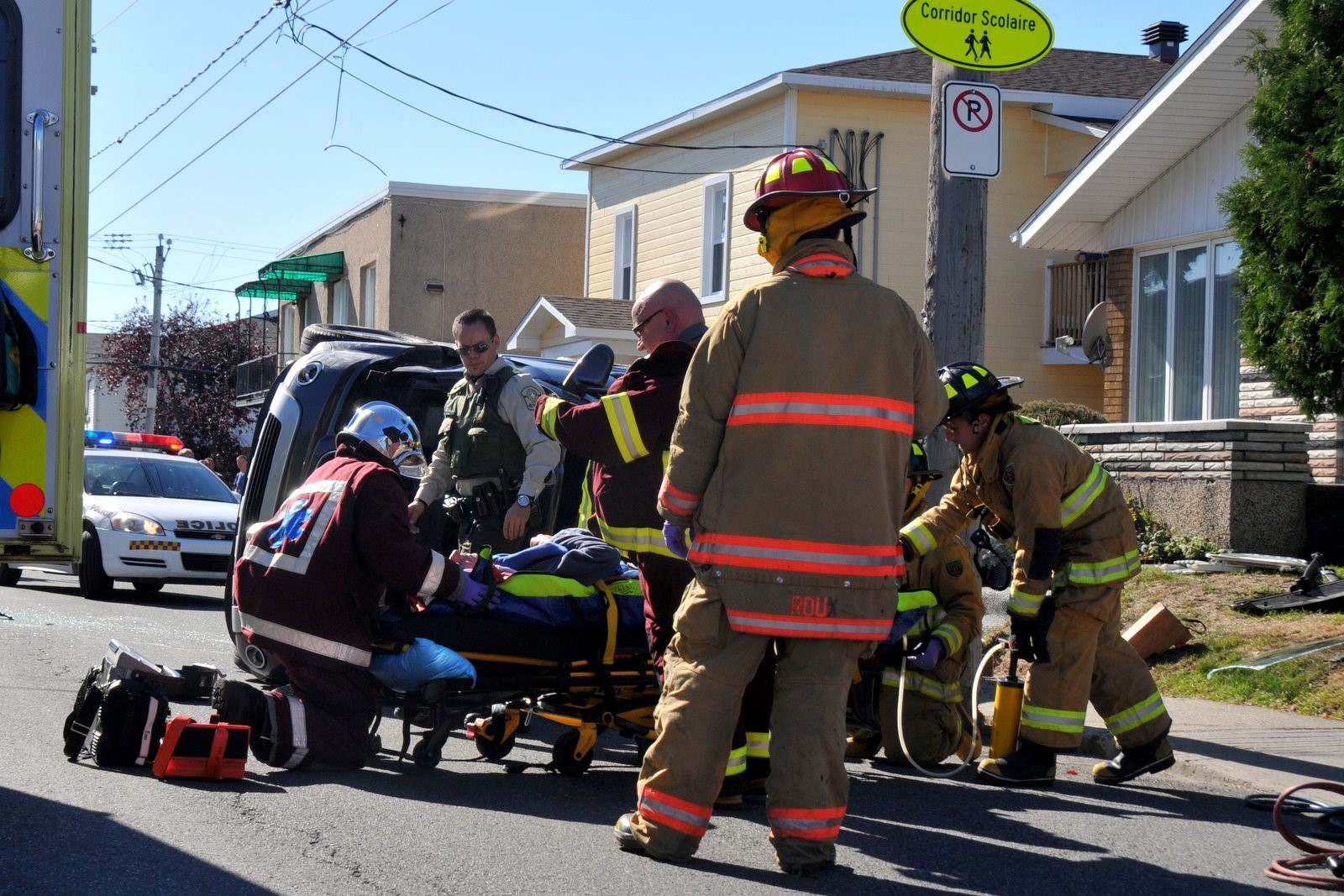 Spectaculaire accident dans un quartier résidentiel de Drummondville