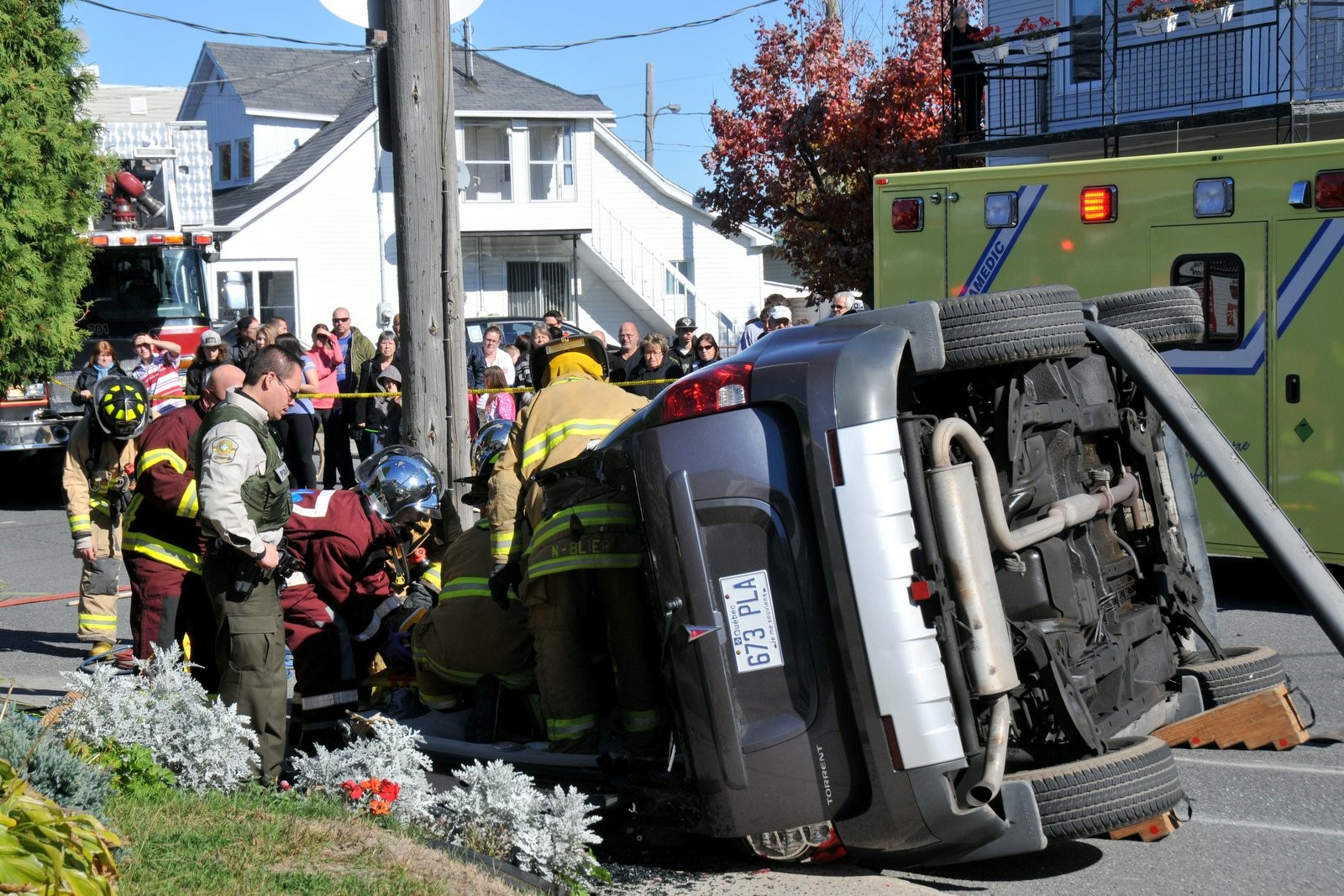 Spectaculaire accident dans un quartier résidentiel de Drummondville
