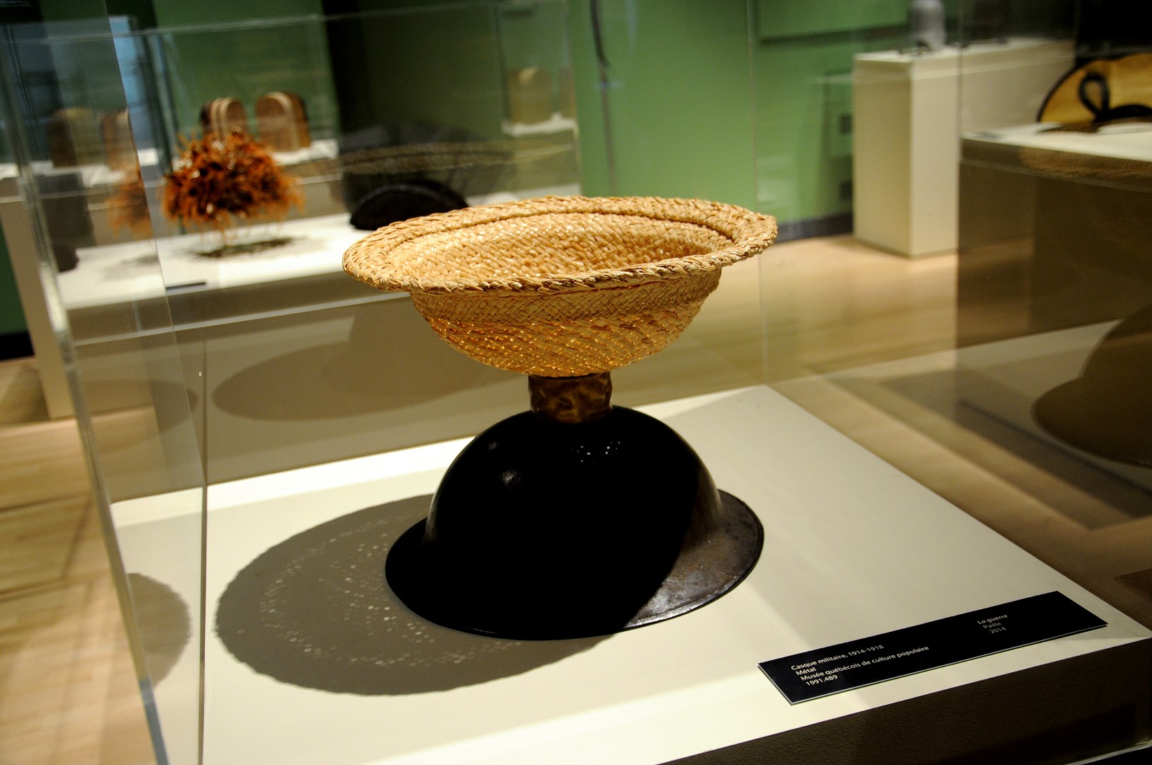 Mireille Racine et les chapeaux au Musée québécois de la culture populaire