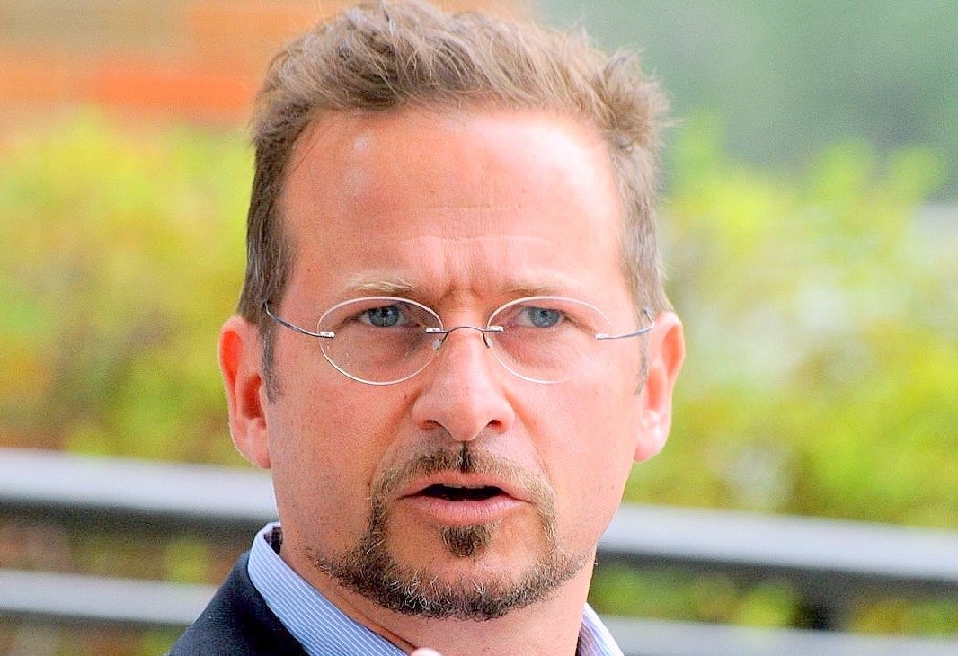 Yves-François Blanchet anime Parole de Blanchet tous les midis de la semaine au 106,9 FM de Trois-Rivières.