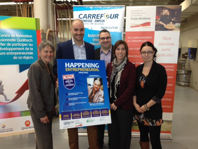 Sur la photo, dans l'ordre habituel : Lise Bourdages, directrice des projets spéciaux chez IDE Trois-Rivières, Nicolas Duvernois, de Pur vodka, conférencier, Sébastien Morin, directeur général du Carrefour jeunesse-emploi Trois-Rivières/MRC des Chenaux, Catherine Lajoie, conseillère et agente de sensibilisation à l’entrepreneuriat jeunesse, Carrefour jeunesse-emploi Trois-Rivières/MRC des Chenaux, Geneviève Girard, conseillère et agente de sensibilisation à l’entrepreneuriat jeunesse, Carrefour jeunesse-emploi Trois-Rivières/MRC des Chenaux