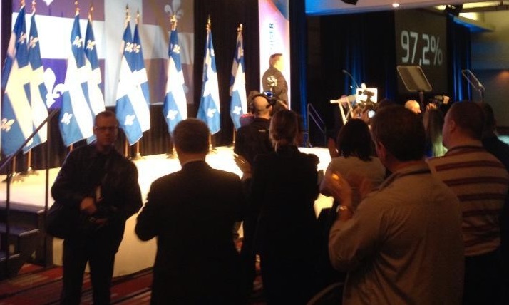 Après avoir reçu un vote de confiance de 97,2%, le chef de la Coalition Avenir Québec s'est adressé aux 700 militants présents au Delta de Trois-Rivières, dans le cadre de leur premier congrès.