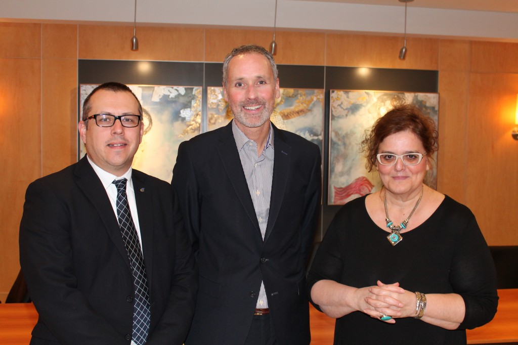 On reconnait Denis Rousseau, directeur des études, Vincent Marissal, conférencier, et Hélène Fournier, professeure au département de Littérature et communication.